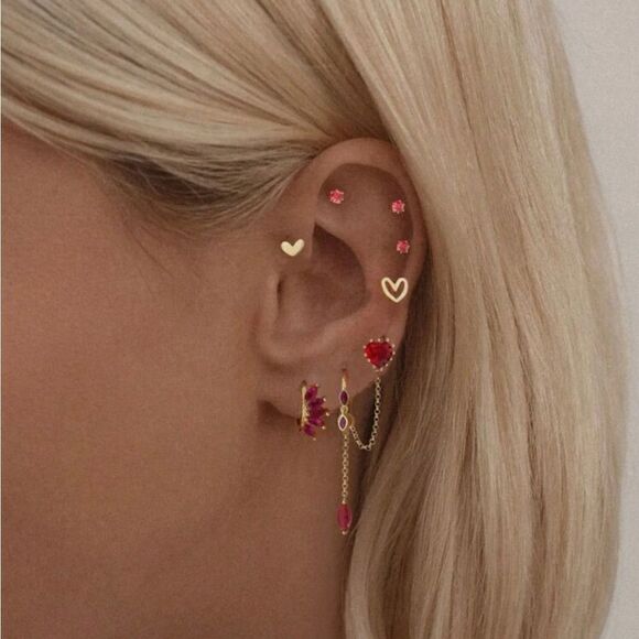 Red diamond stud earrings S342 - Picture 1 of 3